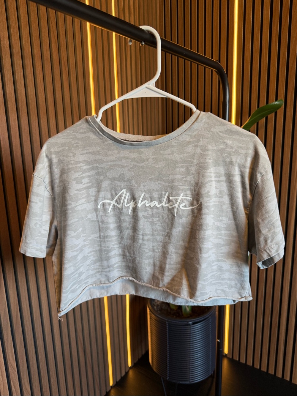 Alphalete Light Gray Camo Cropped Tee